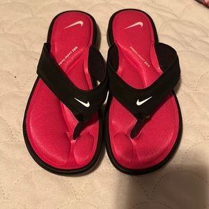 Women Nike sandal size 8